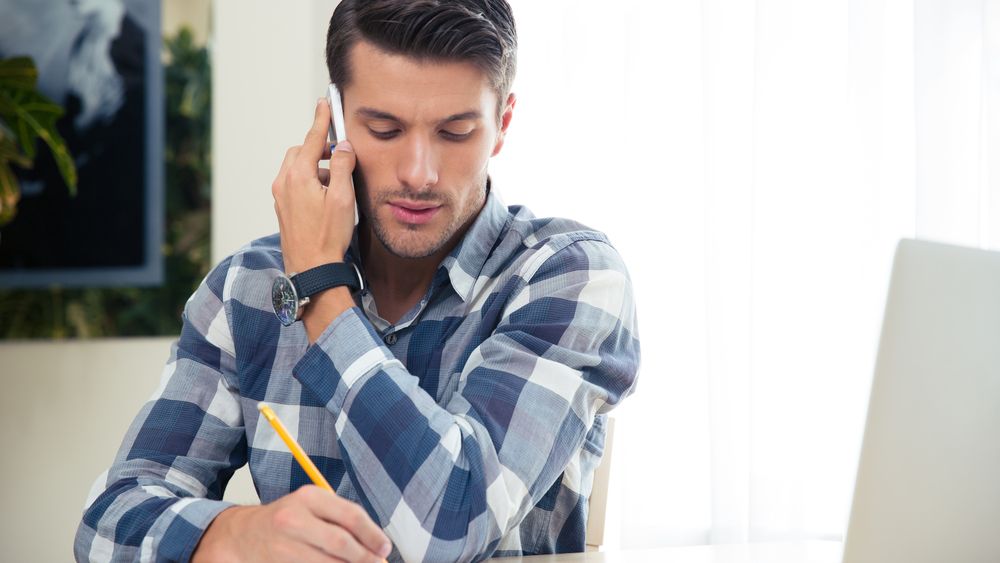 Aplicări la locuri de muncă prin telefon sau WhatsApp: Ce joburi sunt la mare căutare