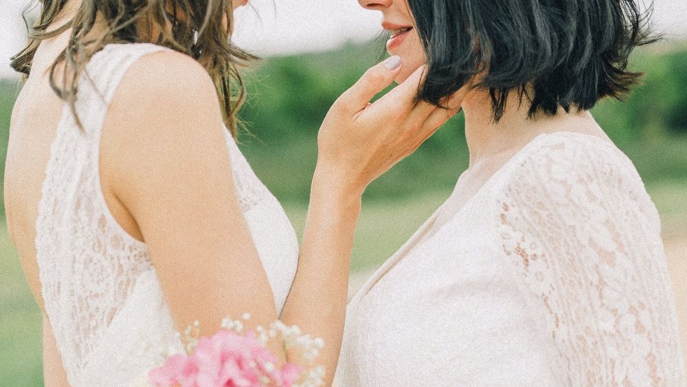 Eveniment istoric în România: Prima căsătorie gay, între o femeie și un transgender a avut loc în București