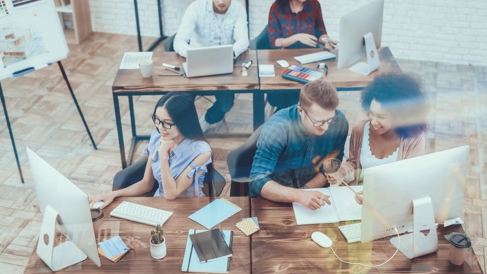 Recrutare de-o vară pentru Generația Z. Strategii prin care companiile pot atrage tinerii în lunile de vacanță