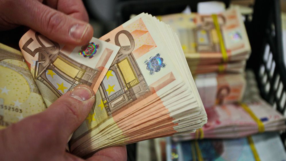 Analiștii CFA estimează un deficit bugetar mai mic decât au zis Guvernul și FMI
