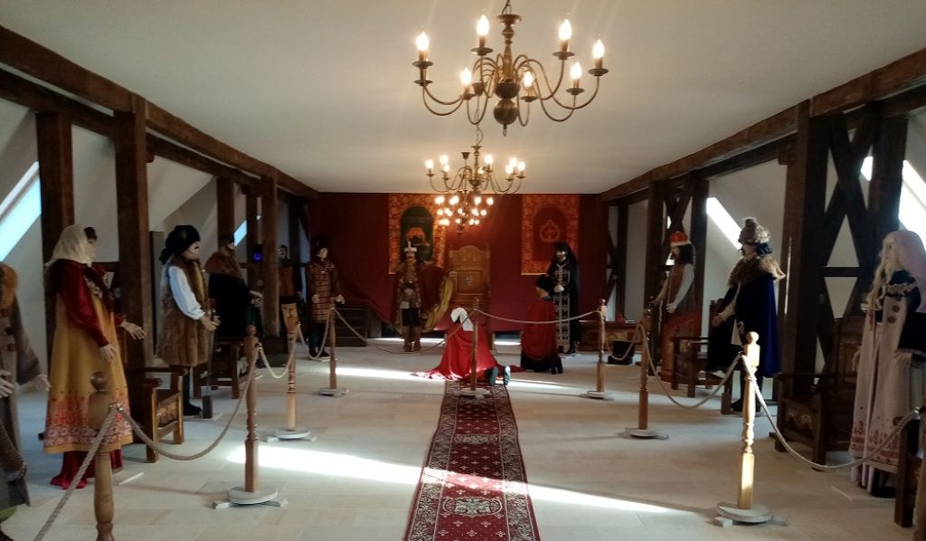 FOTO | Un castel - muzeu privat dedicat lui Dracula s-a deschis județul Argeș - Imagine 3