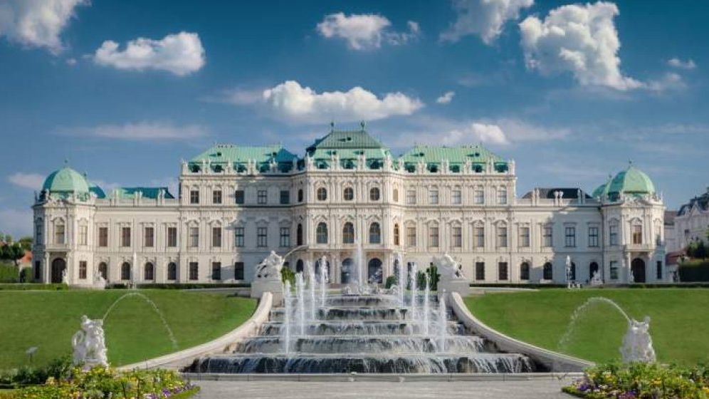 Austria va redeschide restaurantele, bisericile şi va relua treptat activitatea în învăţământ