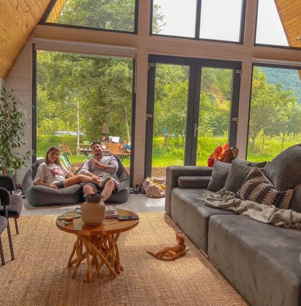 GALERIE FOTO: 5 cabane A-Frame din România unde te poți caza. Sunt la mare căutare printre cei ca - Imagine 5