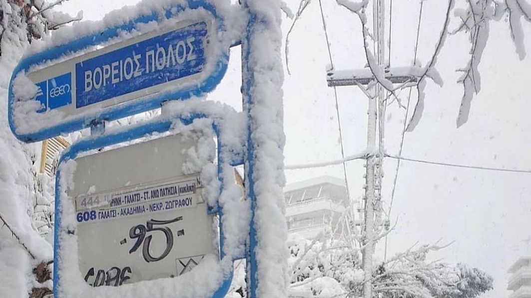 VIDEO | Vreme atipică în Grecia: în loc de 20 de grade Celsius, strat gros de zăpadă