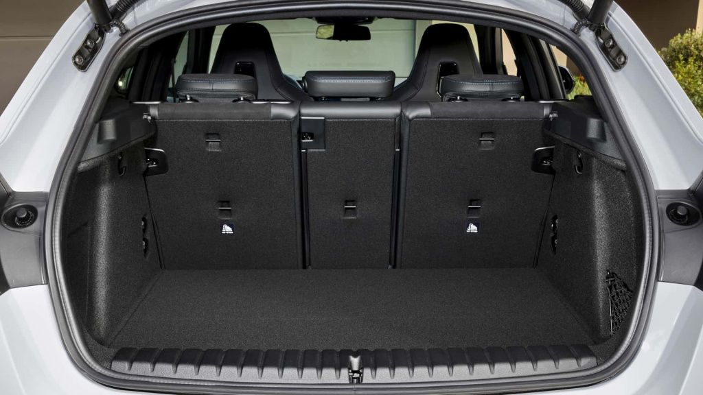 GALERIE FOTO | BMW Seria 1 primește primul facelift, scapă de cutia manuală - Imagine 2