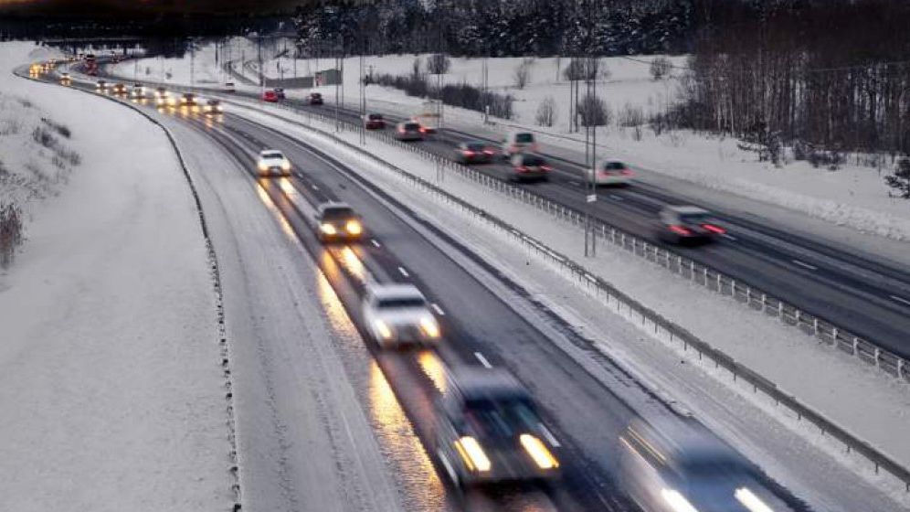 Temperaturile au coborât sub 7 grade. Ar trebui montate anvelopele de iarnă?