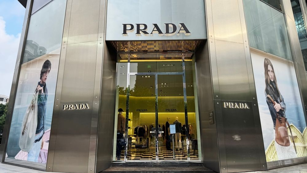 Veniturile Prada cresc cu 8%, dar achiziția Versace de 1,3 mld. euro afectează marja de profit