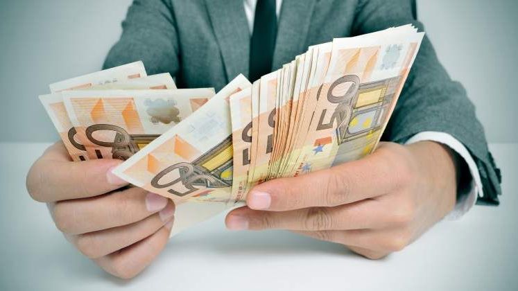 Banca Transilvania: Aplicarea majorarilor salariale votate de parlamentari ar scumpi imprumuturile statului roman