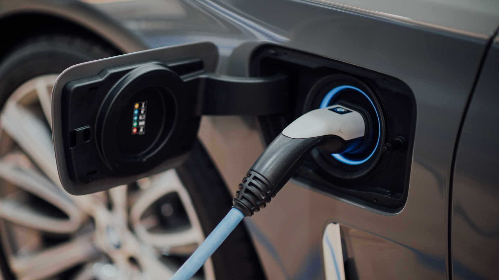 Mai puțin de o treime dintre companiile românești folosesc mașini electrice. 10% vor totuși să mai reducă din flotele auto