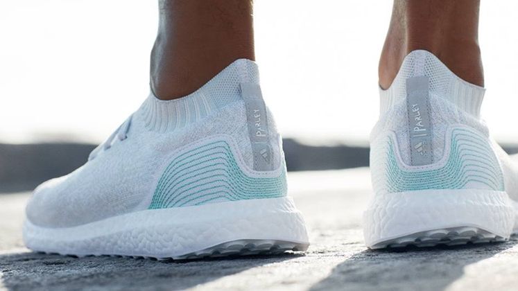 Adidas a facut mii de pantofi sport din gunoaie: iata cand apar in magazine si cat costa o pereche
