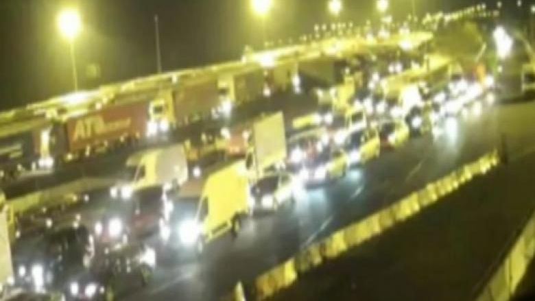 Cozi uriașe la Vama Nădlac! Românii vin acasă, din Italia și nu vor în carantină