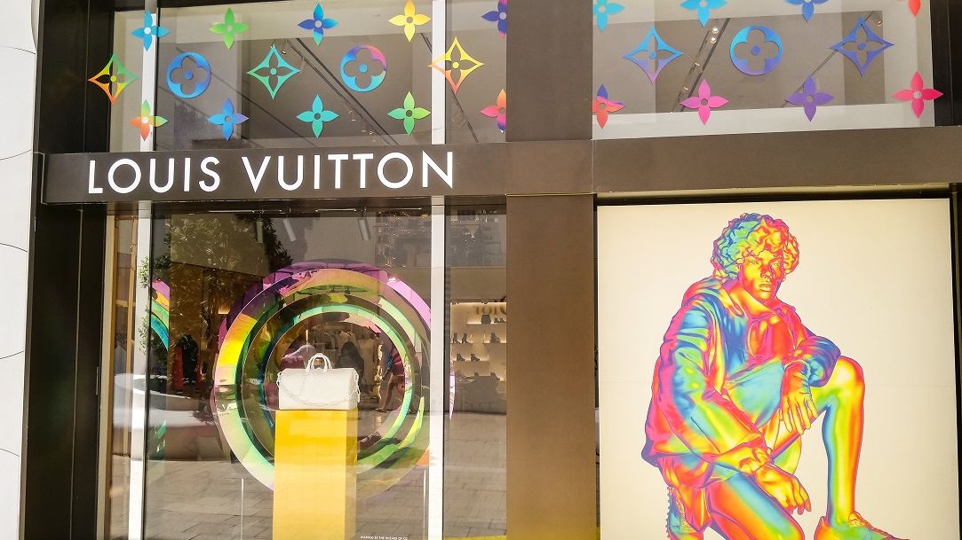 CEO-ul LVMH, Bernard Arnault, vizat de o rectificare fiscală: ce sumă uriașă refuză milionarul să scoată din conturi