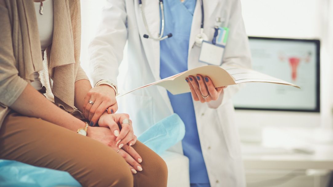 Studiu: Veninul de albină are potențialul de a distruge celulele cancerului de sân