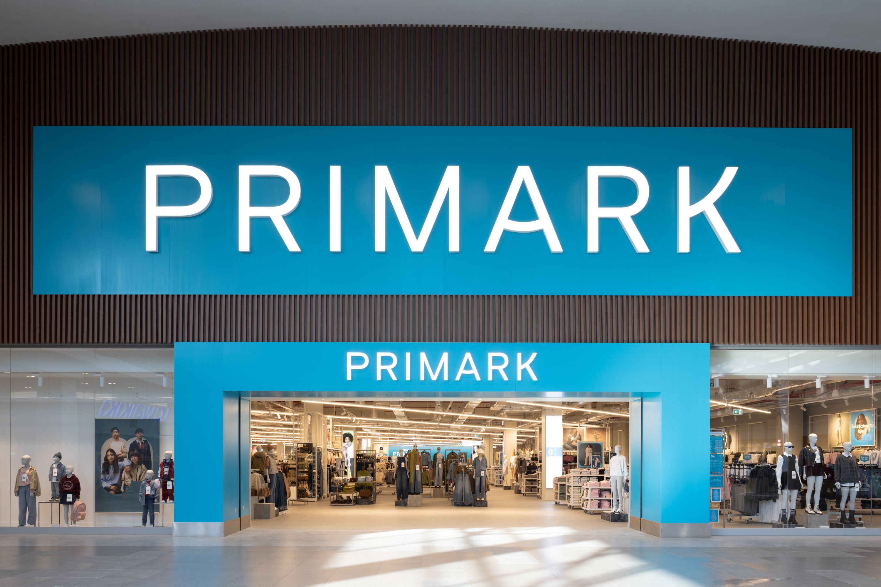Primark a deschis un nou magazin. Investiție de 11 mil. euro în noua locație - Poza 1
