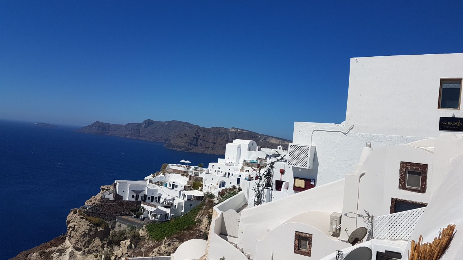 Santorini, în „lockdown” pentru o zi: situația generată de numărul mare de turiști