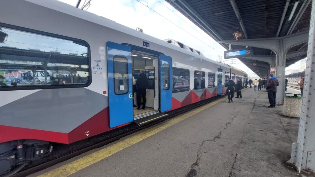 GALERIE FOTO | Primul tren electric cumpărat de România în 40 de ani, gata de prima călătorie - Imagine 10