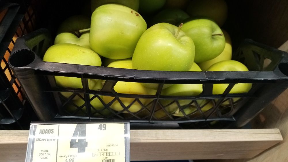 FOTO | Cât de mult au scăzut prețurile produselor Profi după plafonarea anticipată. Reducerile, aproape nesemnificative