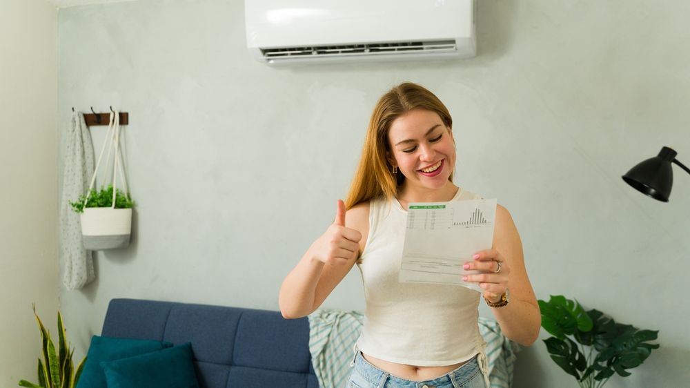 Românii vor putea da recenzii furnizorilor de energie, ca pe Booking