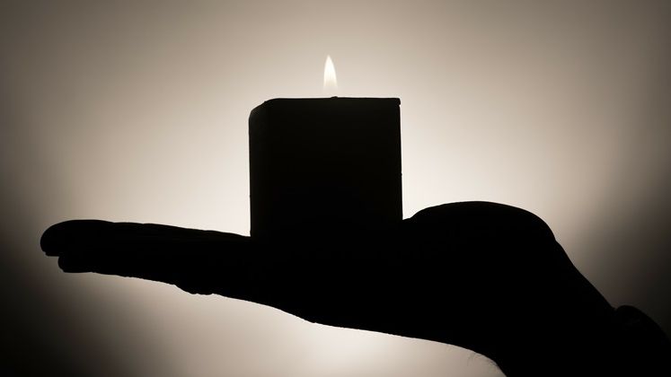 Vaslui: 43 de localitati, fara curent de mai bine de 48 de ore. Peste 380 de stalpi din reteaua electrica au fost gasiti rupti