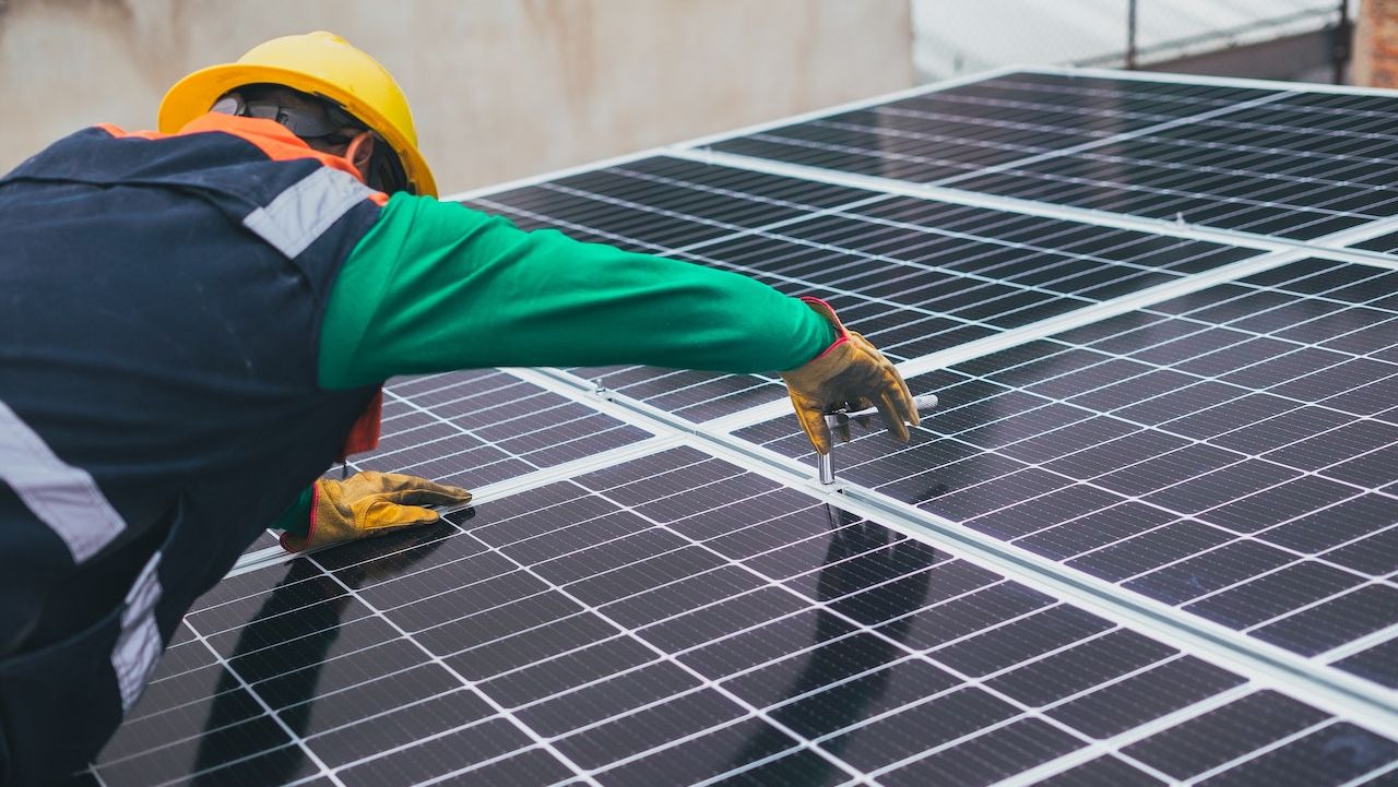 Apare un nou parc fotovoltaic în Dâmbovița. BT pariază 71,4 milioane de euro pe energia solară
