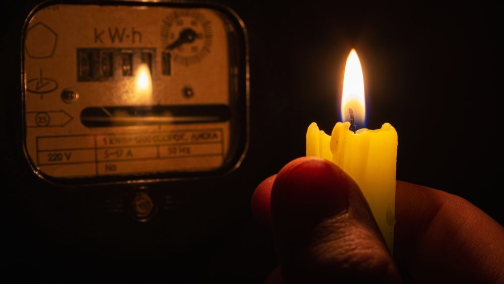 Vor ieși de pe piață furnizori de energie în 2023? Anii trecuți, câteva zeci ”au stins lumina”