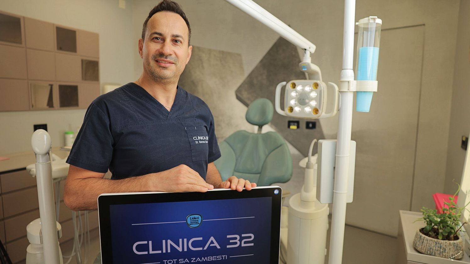 Cine este dr. Răzvan Boberis, medic stomatolog și CEO clinicile 32, din București și Brașov