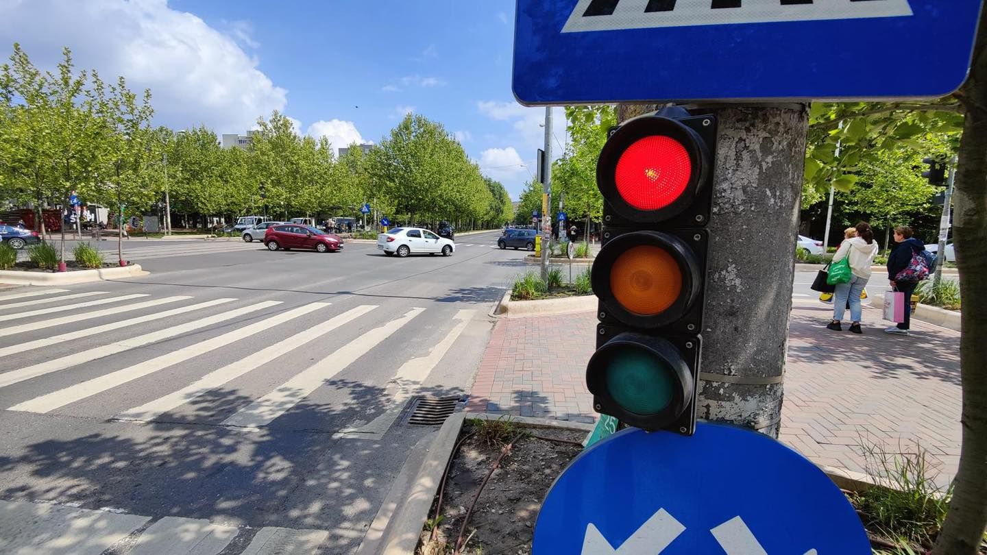Bucureștiul are 8 intersecții „inteligente” noi. Unde se află semafoarele de ultimă generație