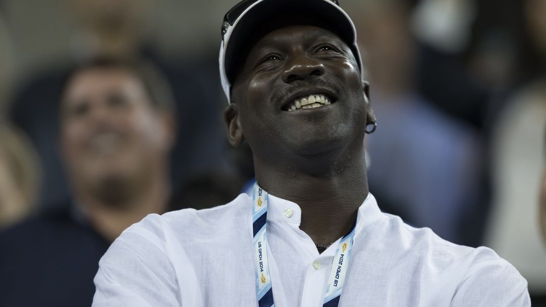 Ghete purtate de Michael Jordan, vândute la licitație cu opt milioane de dolari