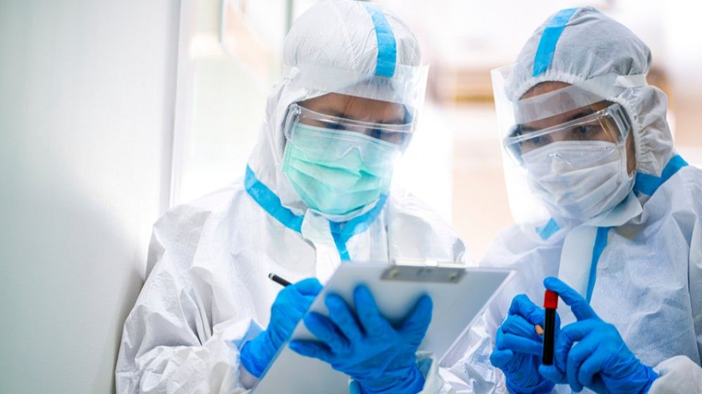 Personalul care activează în centrele de vaccinare anti-COVID pot încheia contracte de servicii