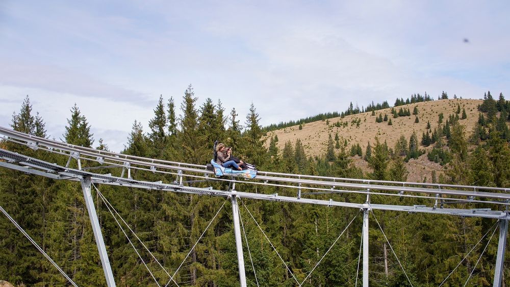 GALERIE FOTO | Aventură, adrenalină și distracție: Cum arată și cât costă să te dai cu bobul la pistele din Harghita