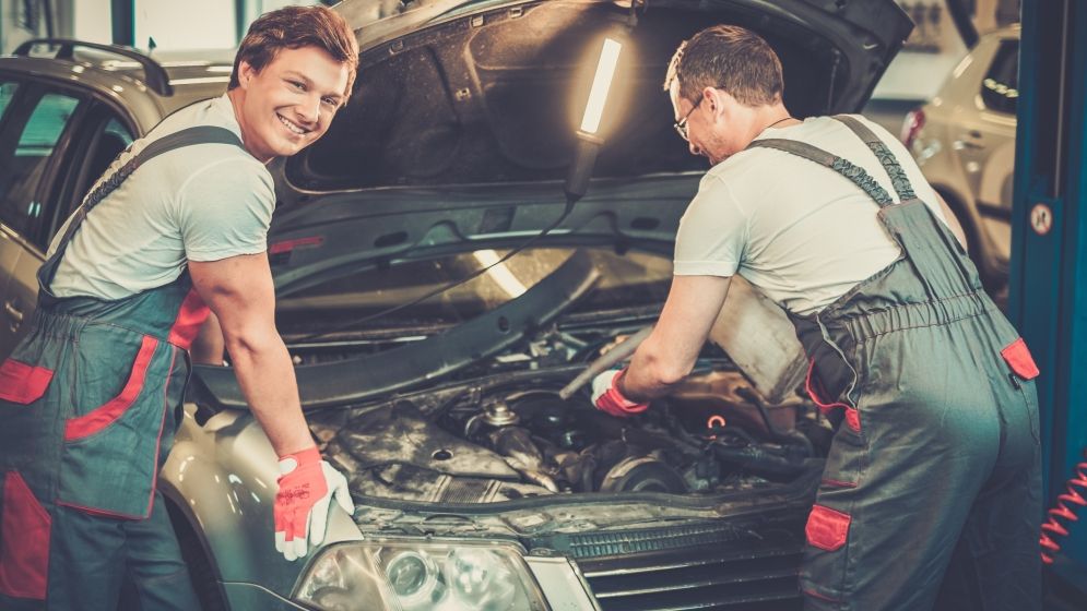 Consiliul Concurenței a amendat 27 de service-uri auto pentru fixarea tarifelor