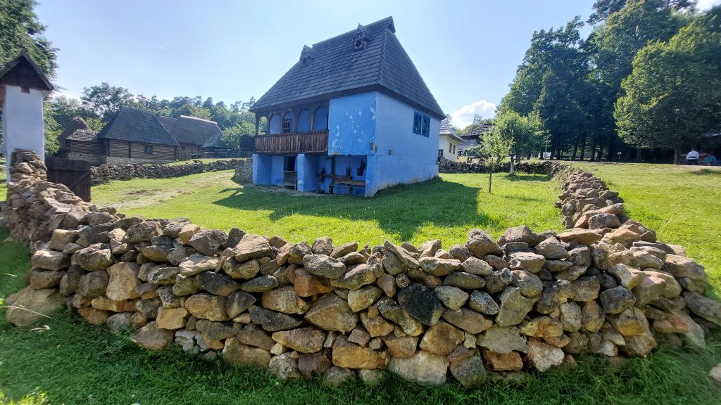 GALERIE FOTO | Cum arată cel mai spectaculos muzeu în aer liber al României - Imagine 92
