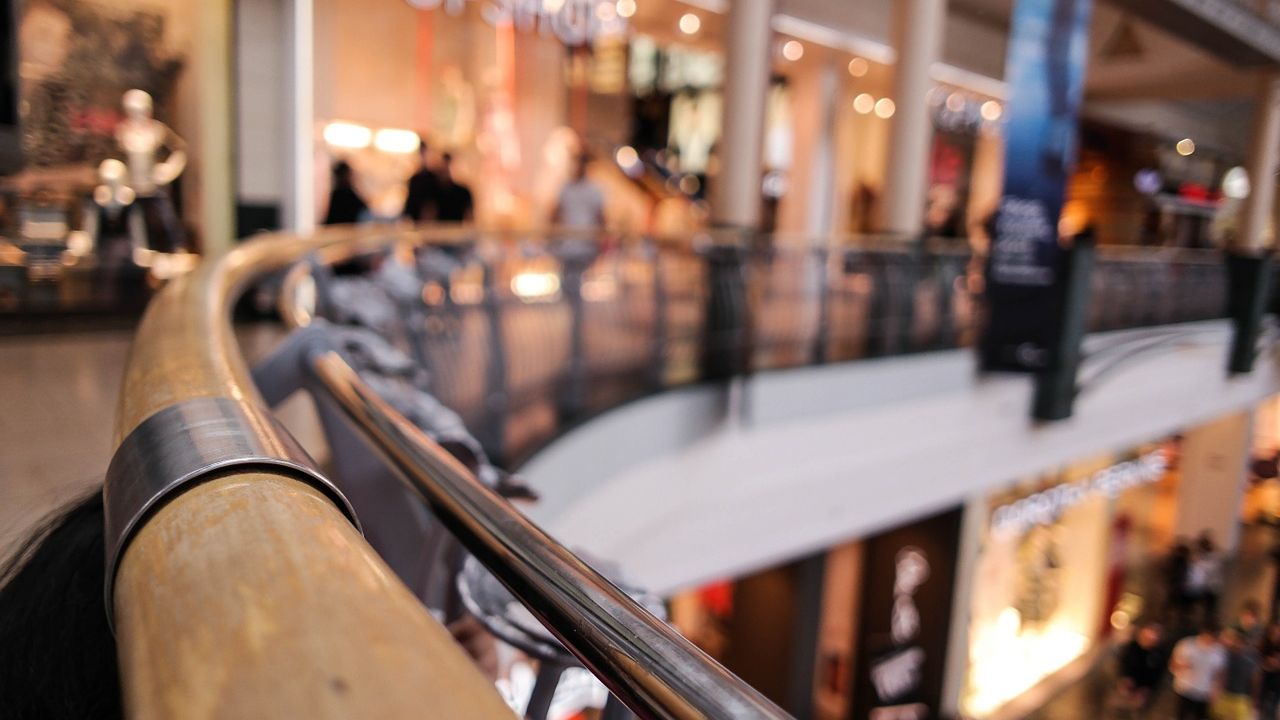 JLL: Volumul tranzactiilor imobiliare din Romania a crescut cu 80% in primul semestru