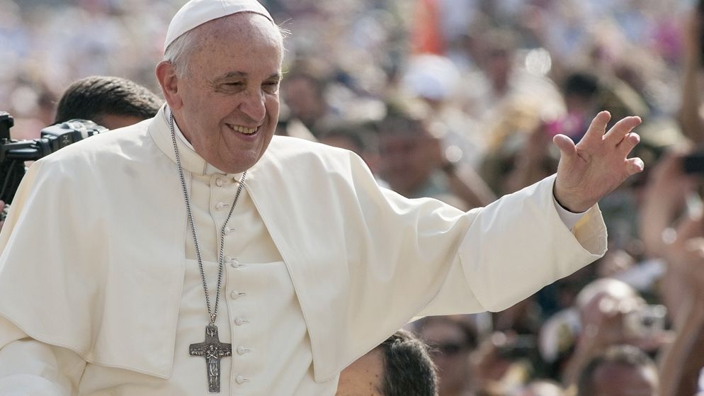 Papa Francisc consideră pandemia de COVID-19 o "doamnă care ne face mult rău"