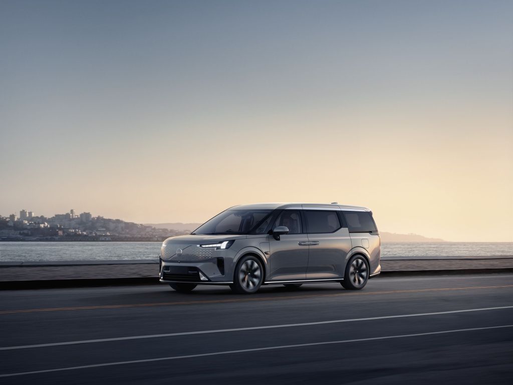 GALERIE FOTO | Cum arată primul monovolum Volvo din istorie - Imagine 11