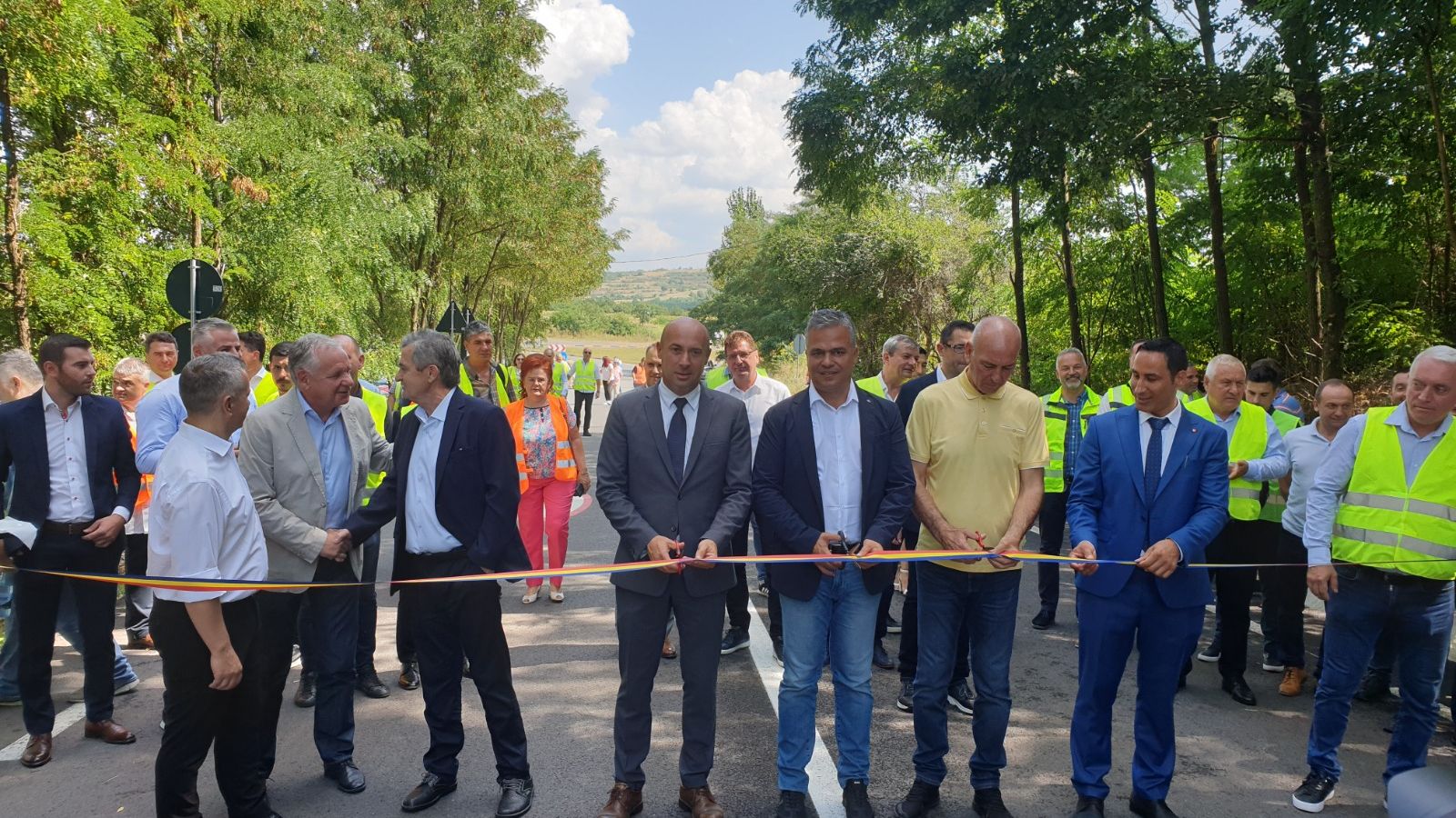 FOTO-VIDEO | A fost inaugurat „Drumul de sub Munte” din Țara Făgărașului