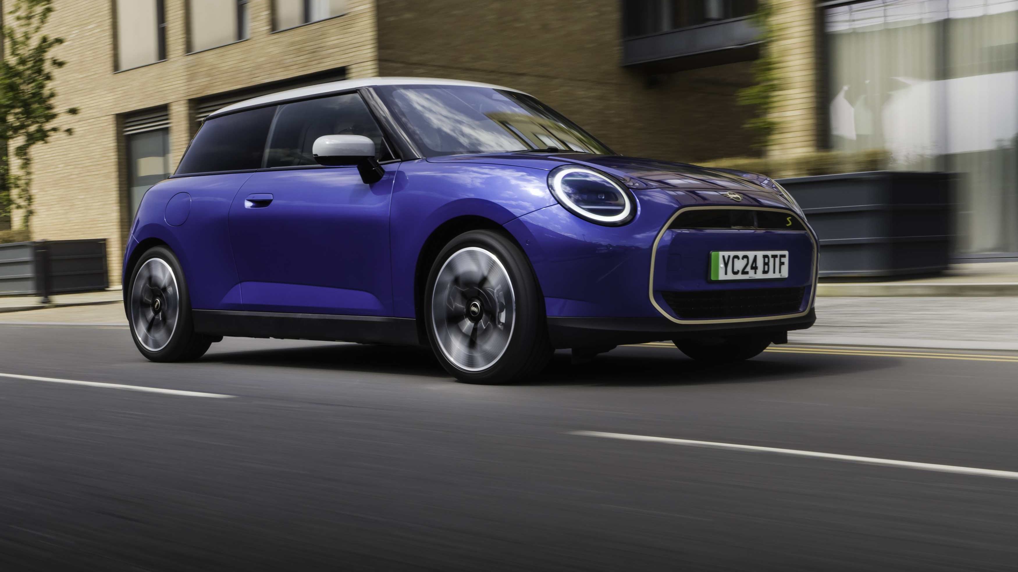 BMW recheamă în service 140.000 de Mini Cooper electrice. Care e motivul