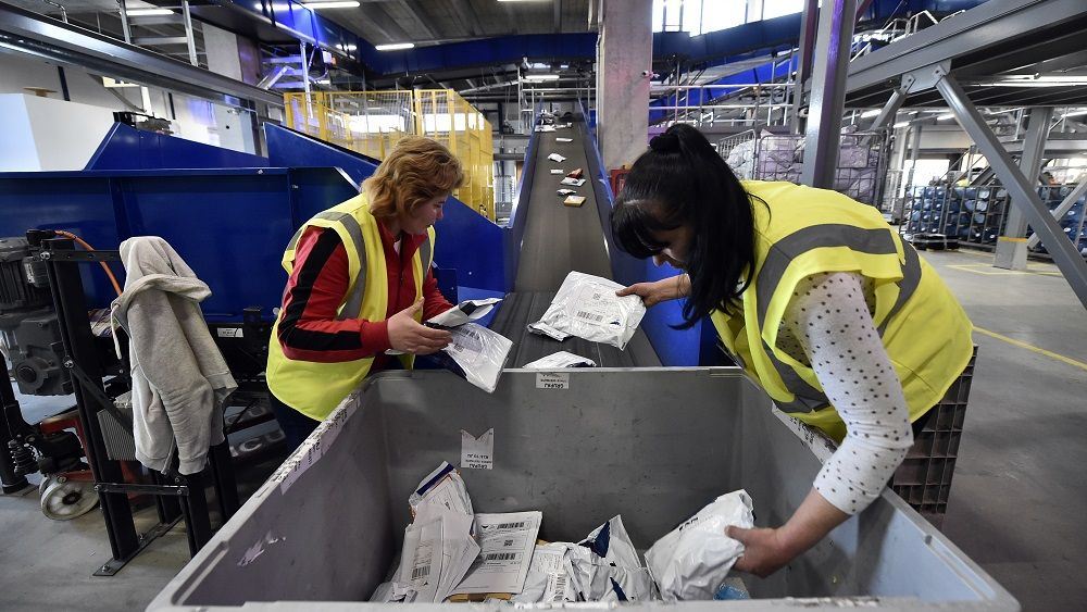 Firmele de curierat vor raporta la ANAF detalii legate de persoanele care au plătit ramburs produsele comandate online