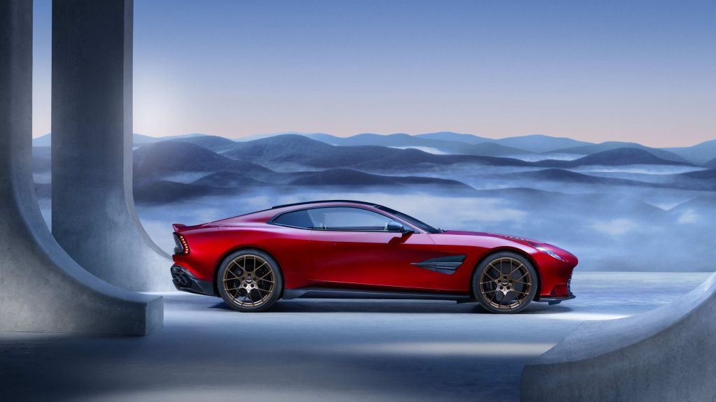GALERIE FOTO | Aston Martin lansează un nou Vanquish cu motor V12 - Imagine 14