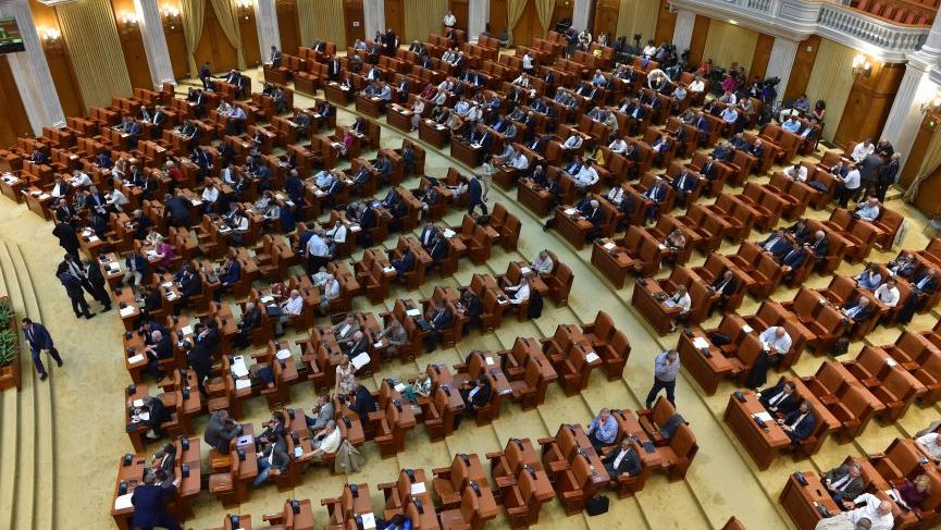 Sedinta Camerei Deputatilor in care se vota motiunea pe Justitie si Legea conversiei creditelor a fost suspendata din lipsa de cvorum
