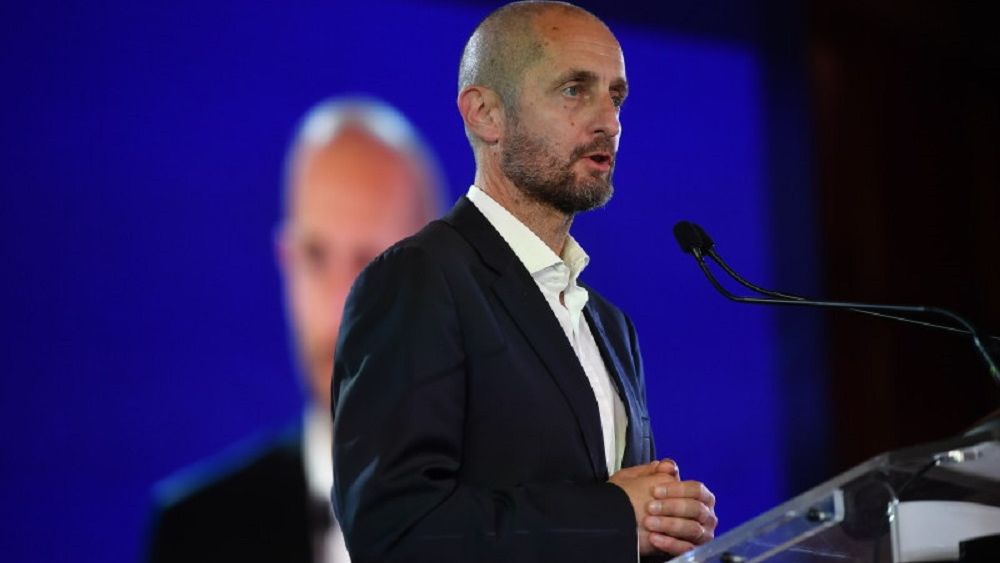 Dragoș Damian, Terapia: România nu poate crește doar cu mall-uri, avem nevoie de fabrici. Politicienii trebuie să revină cu picioarele pe pământ