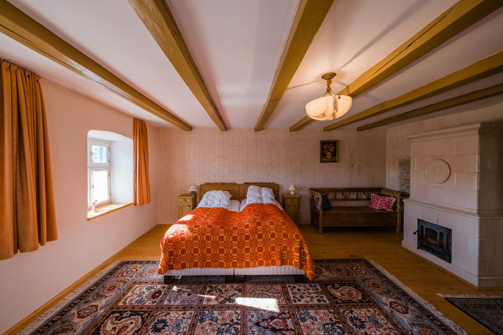 Ansamblu de case tradiționale, scos la vânzare lângă Viscri, satul în care are case regele Char - Imagine 10