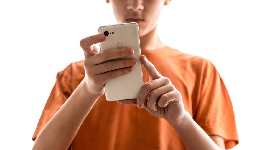 AI schimbă modul în care adolescenții români fac cumpărături. Ce fac cu ajutorul inteligenței artificiale