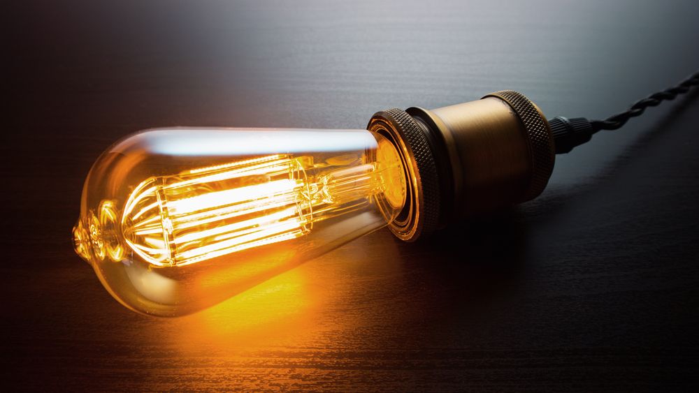 ANALIZĂ Energie mai scumpă pentru români? Cu cât ar putea crește factura la un consum de 200 kWh/lună