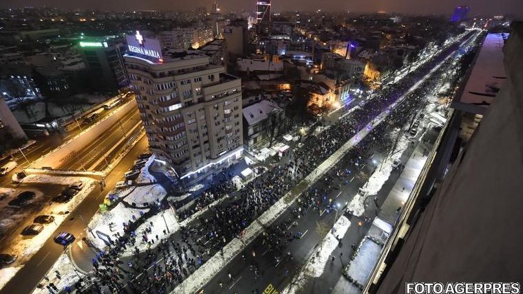 "Asa moare libertatea - in aplauze rasunatoare": Ce spun votantii PSD despre OUG