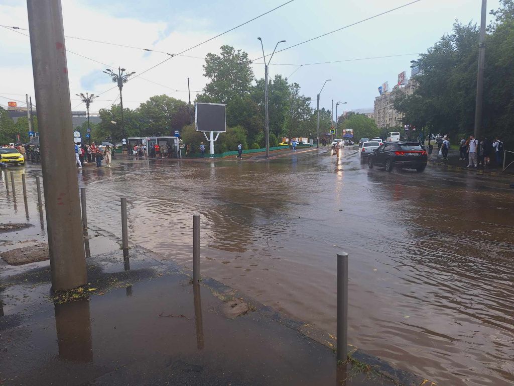 Furtună cu grindină în Capitală: Bucureștenii, dar și RO-ALERT-ul, luați prin surprindere - Imagine 5
