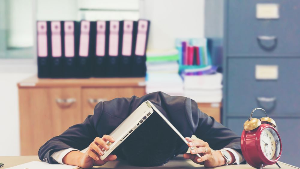 Intre "da-ti demisia!" si "felicitari!": Cum sa gresesti in Romania?