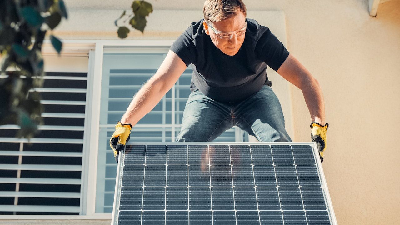 Credit pentru panouri fotovoltaice, cu dobândă fixă sau IRCC