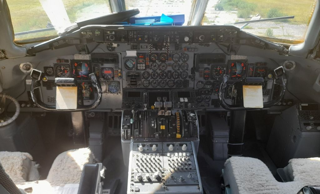 FOTO: ANAF vinde un avion deținut de unul dintre cei mai bogați români - Imagine 4