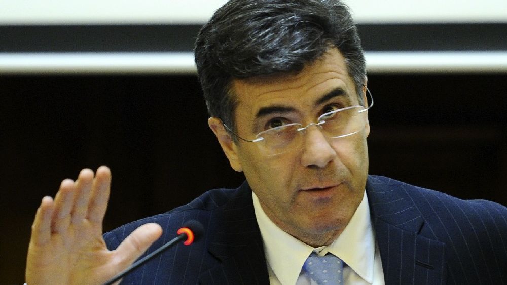 Croitoru, BNR: O crestere a taxelor acum ar infunda Romania in caz de recesiune